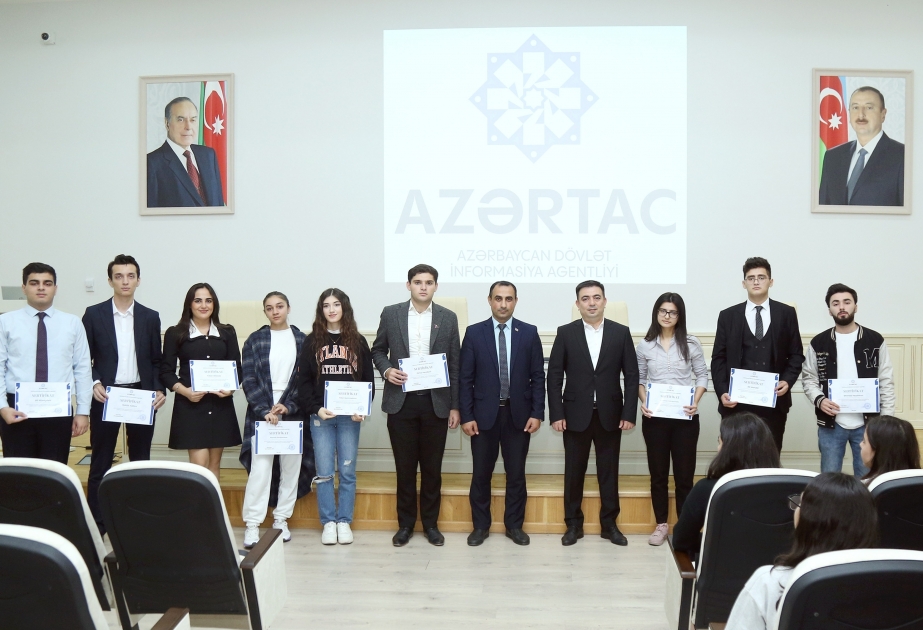 Participants of AZERTAC internship program receive certificates