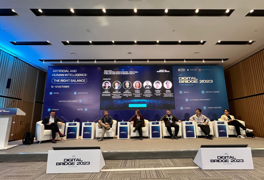 Una delegación azerbaiyana participa en un acto de DigitalBridge en Kazajistán