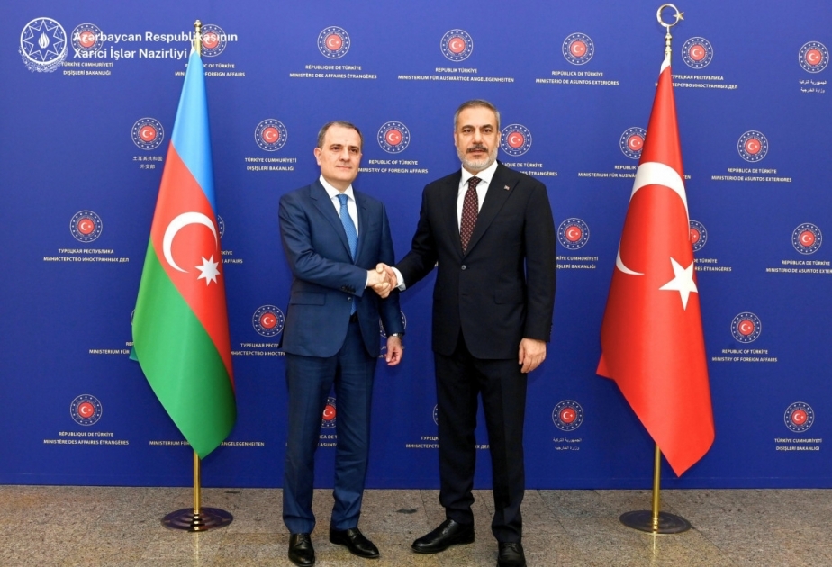 Azerbaijani, Turkish FMs meet in Jeddah