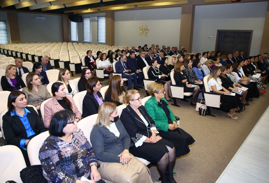 Bakı şəhərində altı rayon üzrə məktəb direktorları üçün seminar keçirilib
