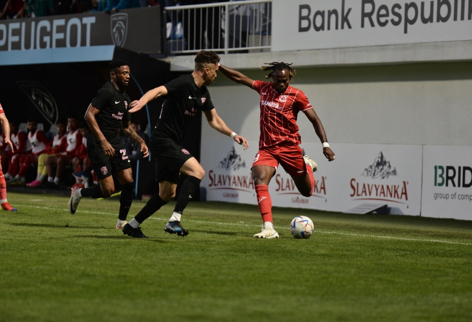 “Araz-Naxçıvan”ın futbolçusu: “Qarabağ” bu çempionatda tam fərqli futbol oynayır