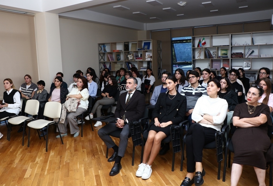 Latviyalı memar AzMİU tələbələri ilə təcrübələrini bölüşüb