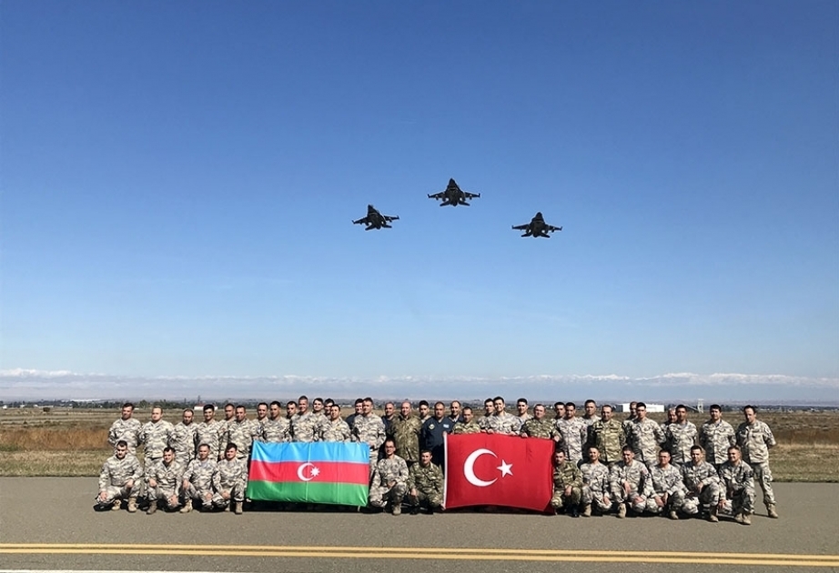 Aviones de combate F-16 de la Fuerza Aérea Turca llegan a Azerbaiyán para participar en los ejercicios "Mustafa Kemal Ataturk-2023"