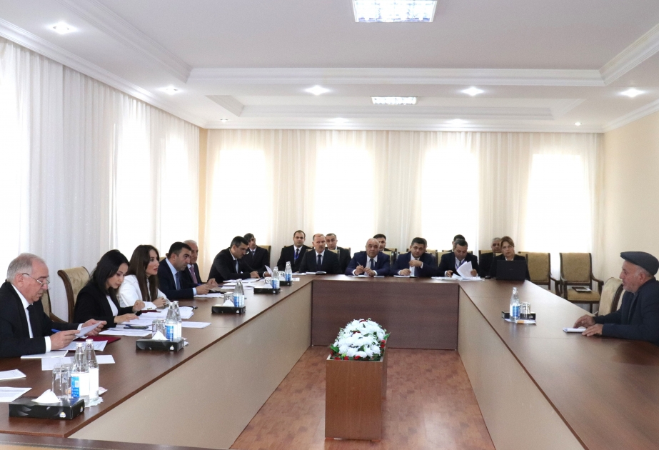 “Daşınmaz Əmlakın Dövlət Kadastrı və Reyestri”nin sədri Bərdədə vətəndaşların müraciətlərini dinləyib