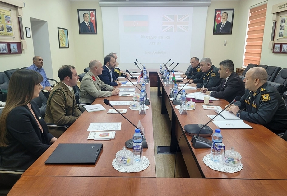 Azerbaiyán y el Reino Unido abordan la cooperación militar