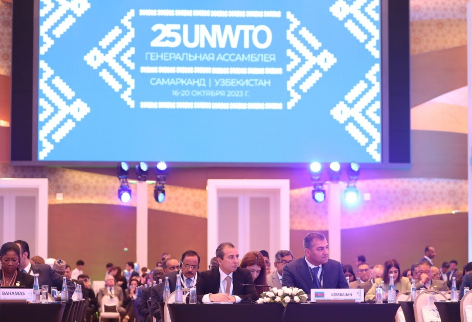 La delegación de Azerbaiyán asiste a la 25ª reunión de la Asamblea General de la OMT