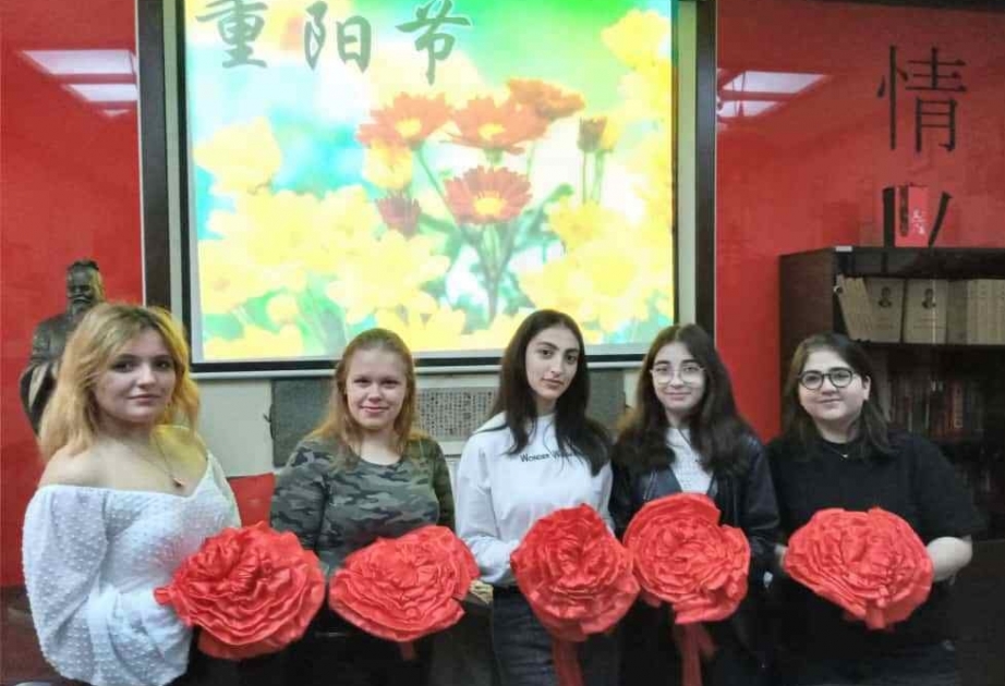 В Азербайджанском университете языков отметили китайский праздник «Чунъян»