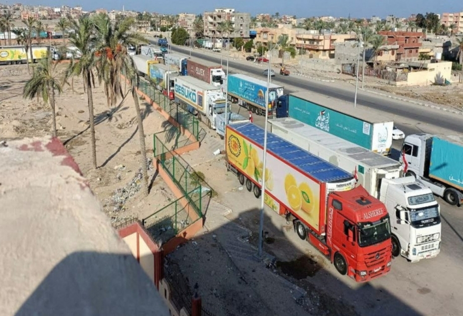 Erste Lastwagen mit Hilfsgütern passieren Grenze Rafah