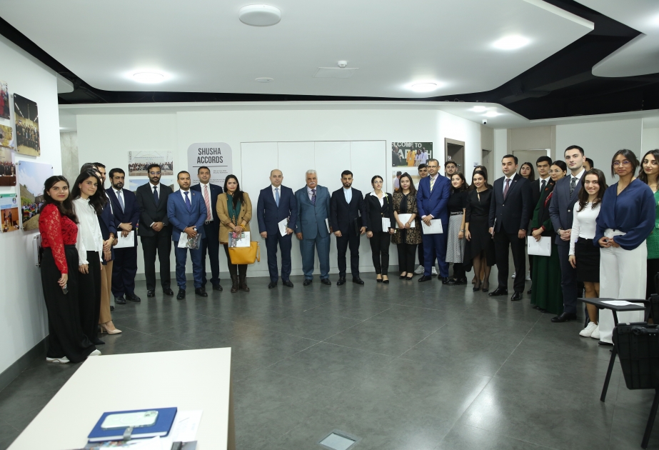 Representantes del cuerpo diplomático visitan la sede de la Organización de la Juventud de MNOAL
