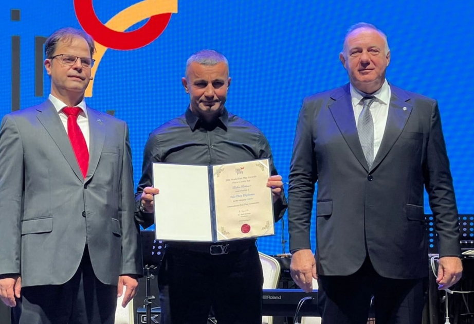 Qurban Qurbanova nüfuzlu feyr-pley mükafatı təqdim olunub