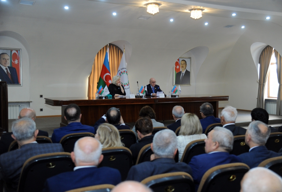 La Comisaria de Derechos Humanos del Consejo de Europa se reúne con un grupo de refugiados azerbaiyanos procedentes de Armenia