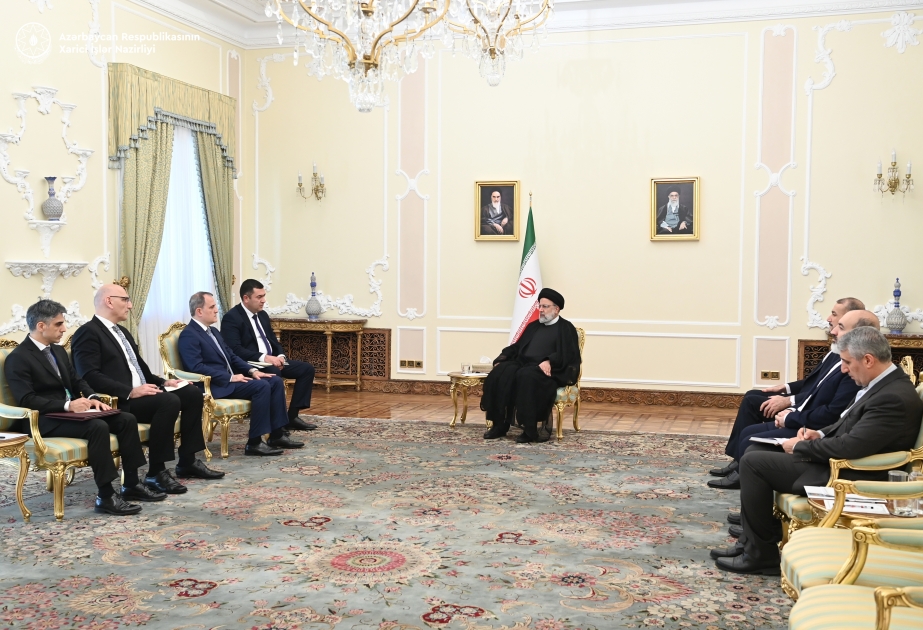 Canciller azerbaiyano se reúne con el presidente iraní