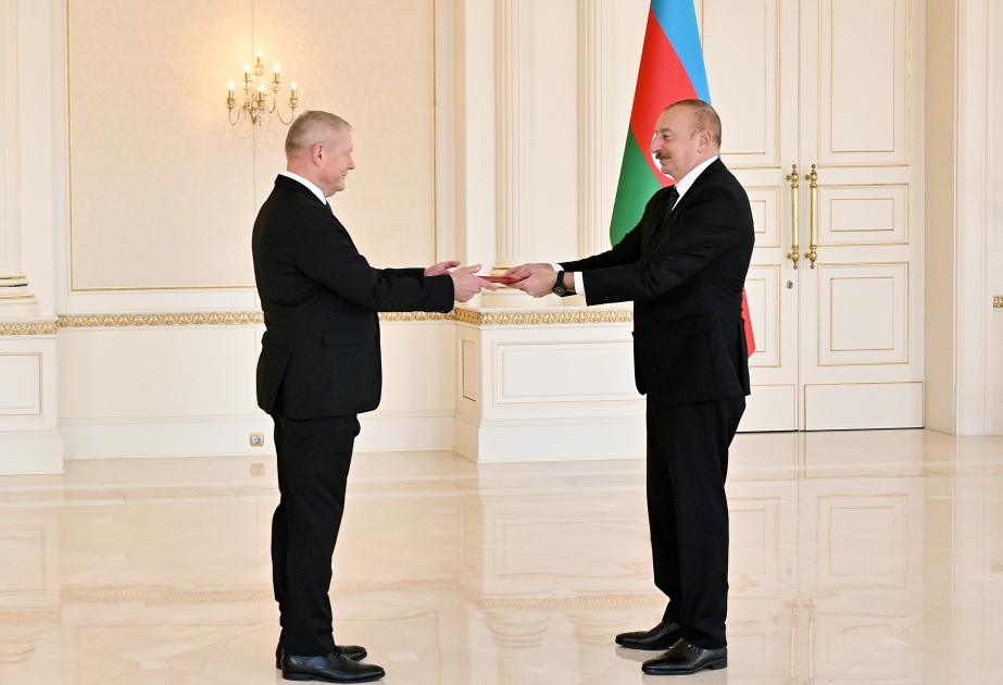 Le président Ilham Aliyev reçoit les lettres de créance du nouvel ambassadeur de Lettonie en Azerbaïdjan  MIS A JOUR VIDEO