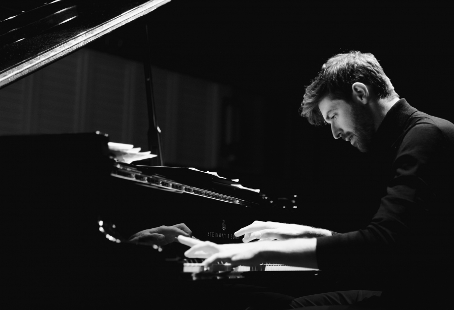 Bəstəkar və pianoçu Florian Kristl Bakıda çıxış edəcək