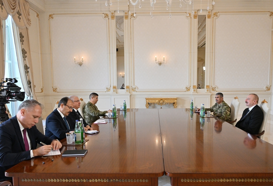 El Presidente de Azerbaiyán recibió al Ministro de Defensa Nacional de Türkiye