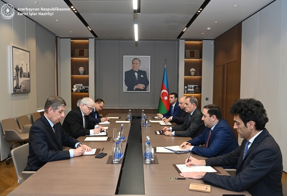Existen posibilidades reales de alcanzar un acuerdo de paz entre Azerbaiyán y Armenia en un corto plazo, afirma el canciller azerbaiyano