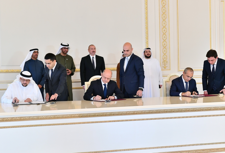 Aserbaidschanische Regierung und Unternehmen Masdar der Vereinigten Arabischen Emirate unterzeichnen Dokumente VIDEO