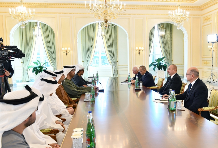 Präsident Ilham Aliyev empfängt VAE-Delegation um Minister für Industrie und Hochtechnologie VIDEO