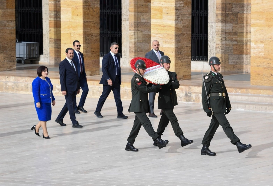 Milli Məclisin sədri Ankarada Mustafa Kamal Atatürkün məzarını ziyarət edib