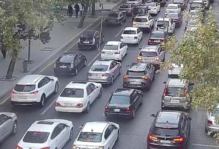 Paytaxt yollarında avtomobillərin hərəkətində sıxlıq yaranıb