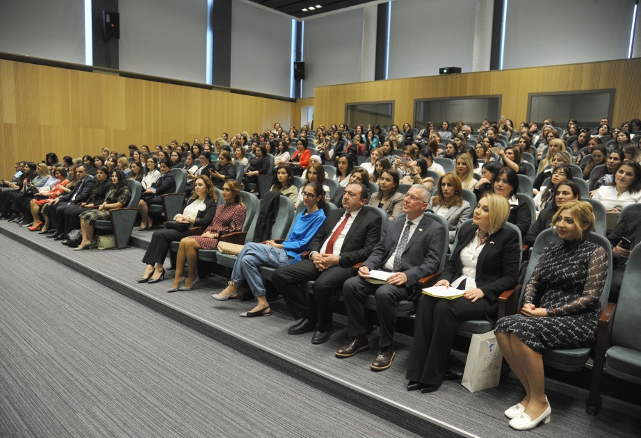 İngilis dilinin tədrisi və qiymətləndirilməsi mövzusunda forum keçirilib
