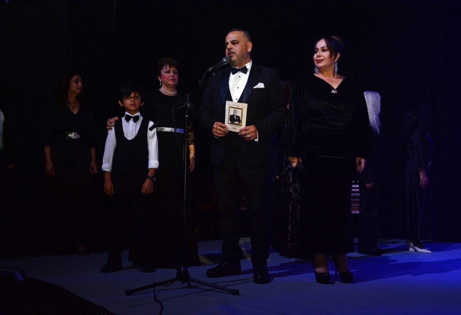 Gənc Tamaşaçılar Teatrında Ümummilli Liderin 100 illiyinə həsr olunan tədbir keçirilib