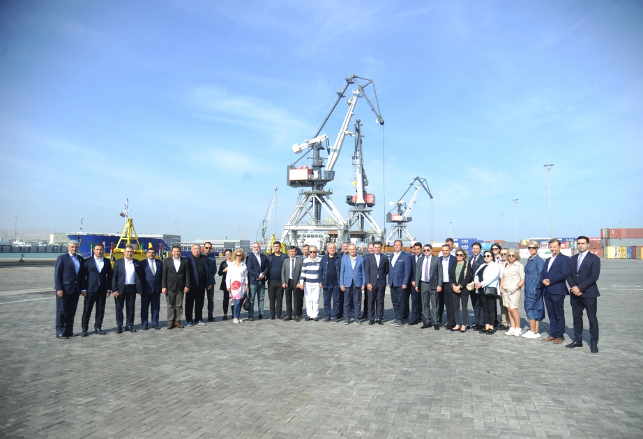 Bakıda keçirilən beynəlxalq tədbirin iştirakçıları Bakı Limanına səfər ediblər