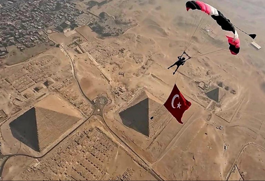 Cümhuriyyətin 100-cü ildönümündə Misir Piramidaları üzərində Türkiyə bayrağı dalğalanıb