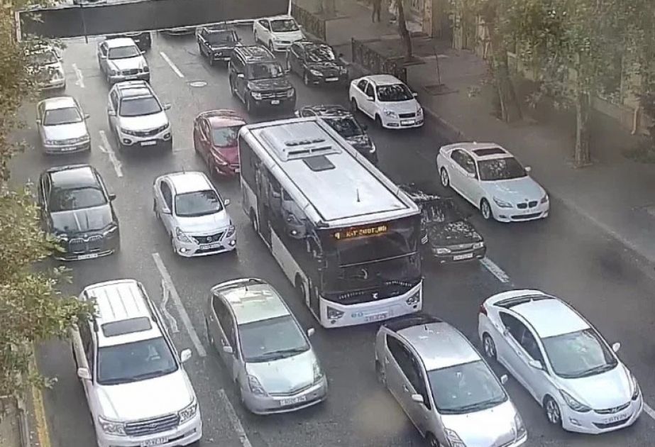 Paytaxt yollarında avtomobillərin hərəkətində sıxlıq yaranıb