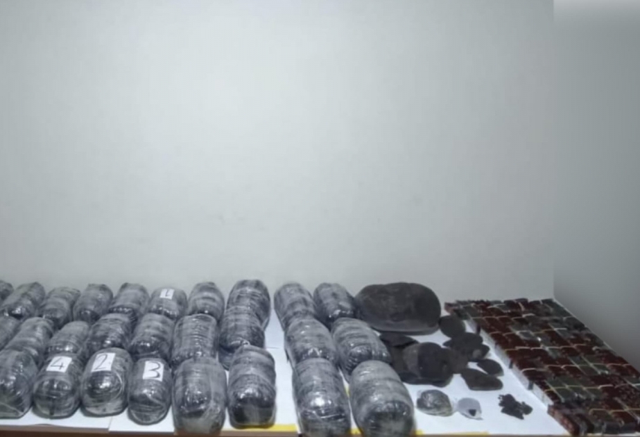 حرس الحدود الأذربيجاني: إحباط محاولة تهريب كمية كبيرة من المخدرات القادمة من إيران