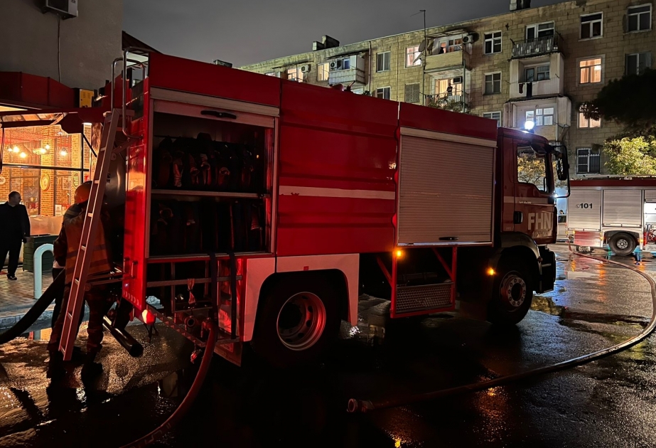 Yevlaxda beşmərtəbəli yaşayış binasında yanğın olub