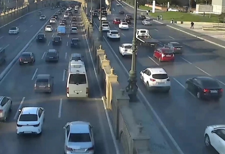Bakıda iki avtomobilin nasaz olması yolda sıxlıq yaradıb