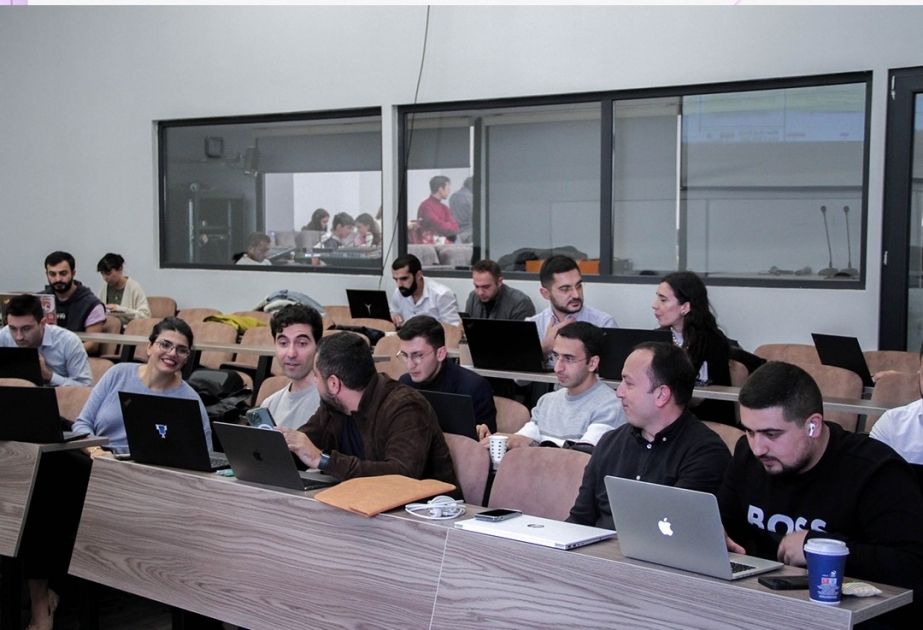 “Viveka Mentorship Program”ın sessiyalarında iştirakçılar mentorluq bacarıqlarına yiyələniblər