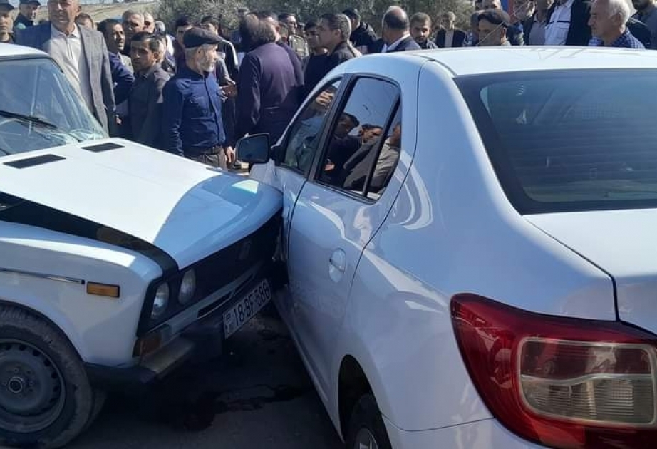 Şirvanda mikroavtobus və iki minik maşını toqquşub, 3 nəfər yaralanıb