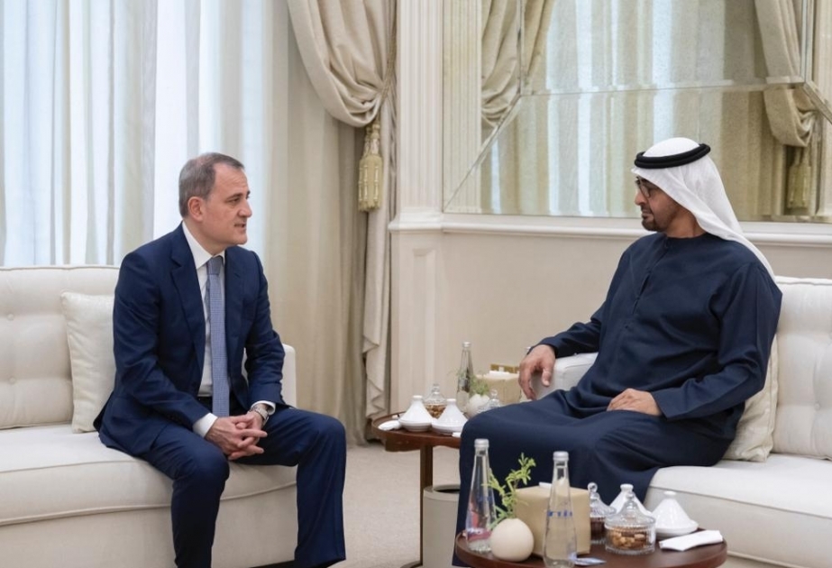 Ministro de Asuntos Exteriores de Azerbaiyán se reúne con el Presidente de EAU