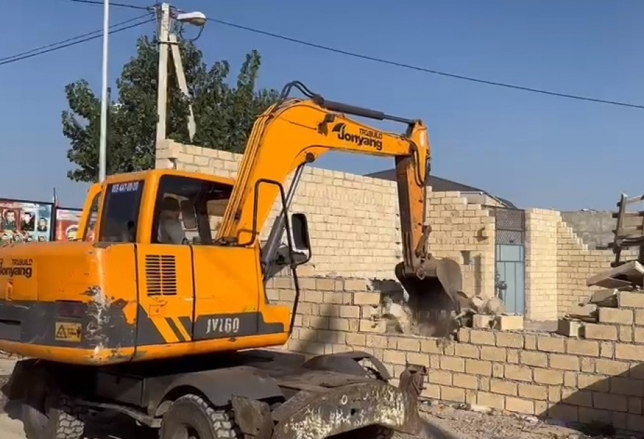 Gəncədə qanunsuz inşa edilən obyektlər sökülüb
