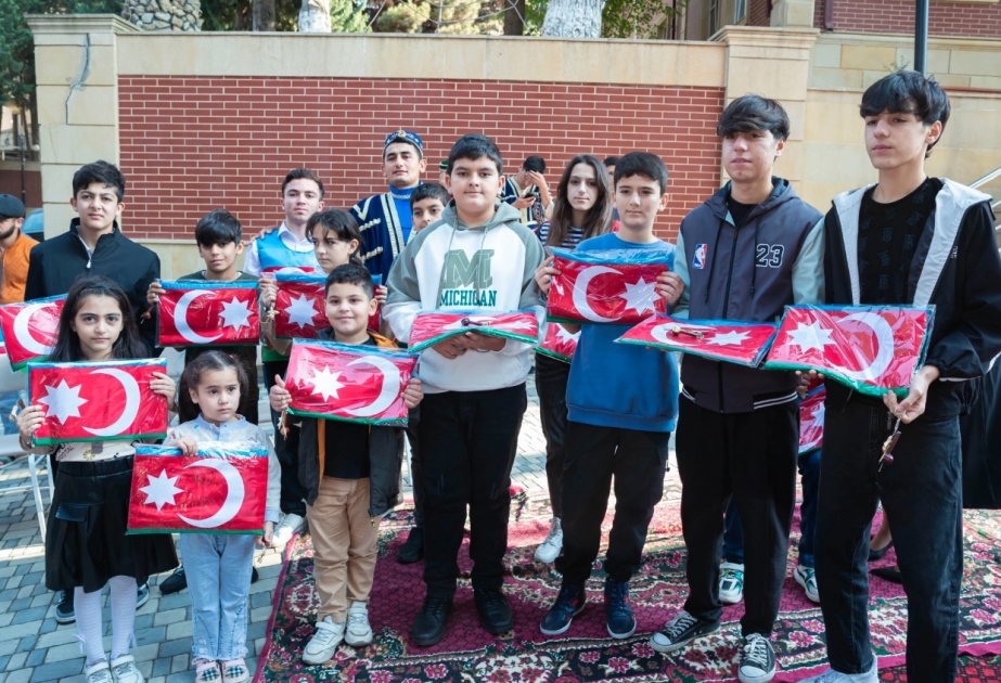 44 Azərbaycan bayrağı Vətən uğrunda canlarından keçən qəhrəmanlarımızın əmanətlərinə təqdim edilib