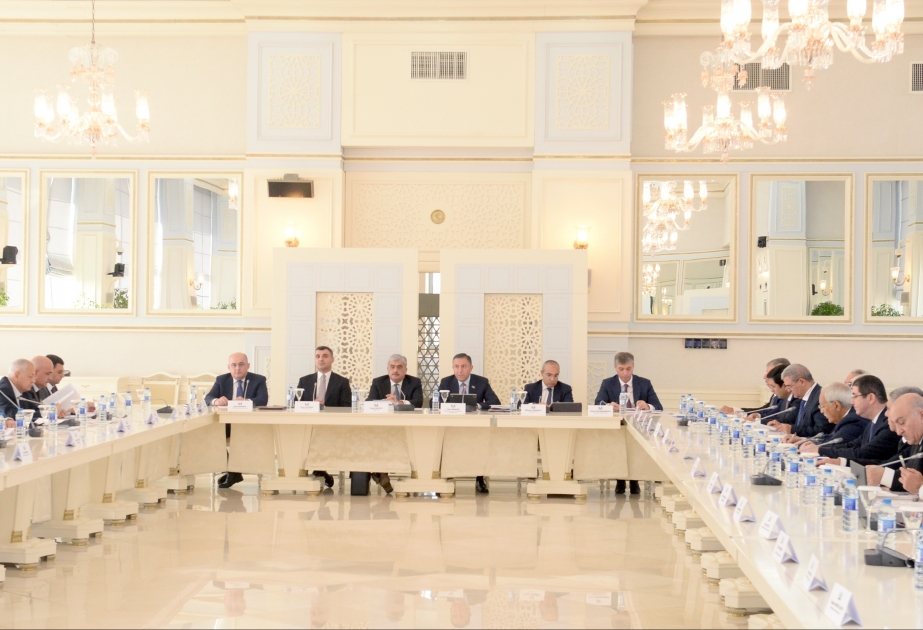 Parlamentin İqtisadi siyasət, sənaye və sahibkarlıq komitəsində 2024-cü ilin dövlət büdcəsi müzakirə olunub