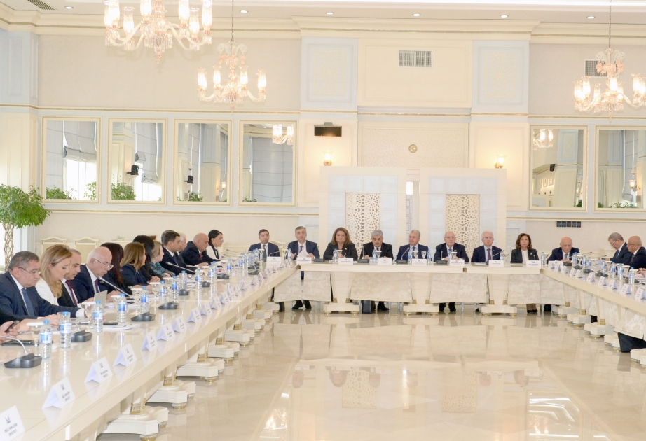 2024-cü ilin dövlət büdcəsi ilə bağlı qanun layihəsi birinci oxunuşda parlamentin plenar iclasına tövsiyə olunub