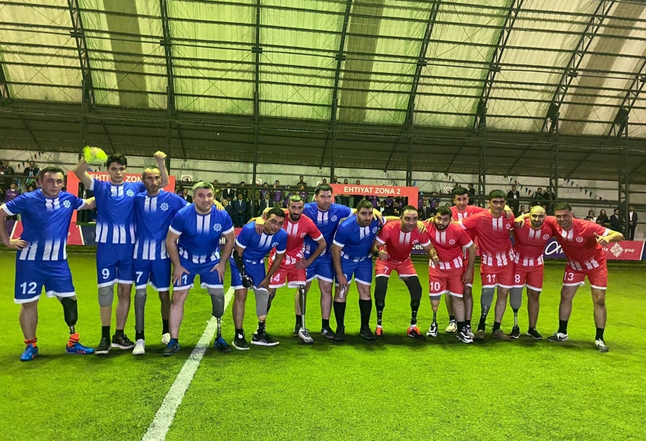 Yüksək texnologiyalı protezlərlə təmin edilmiş qazilərin iştirakı ilə futbol yarışı keçirilib