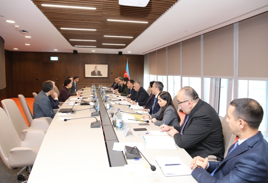 Azerbaijan’s Economy Ministry holds meeting with International Monetary Fund delegation