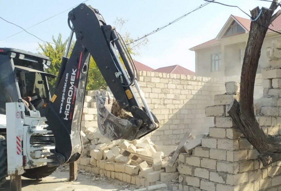 Fövqəladə Hallar Nazirliyi tərəfindən qanunsuz tikililər sökülüb