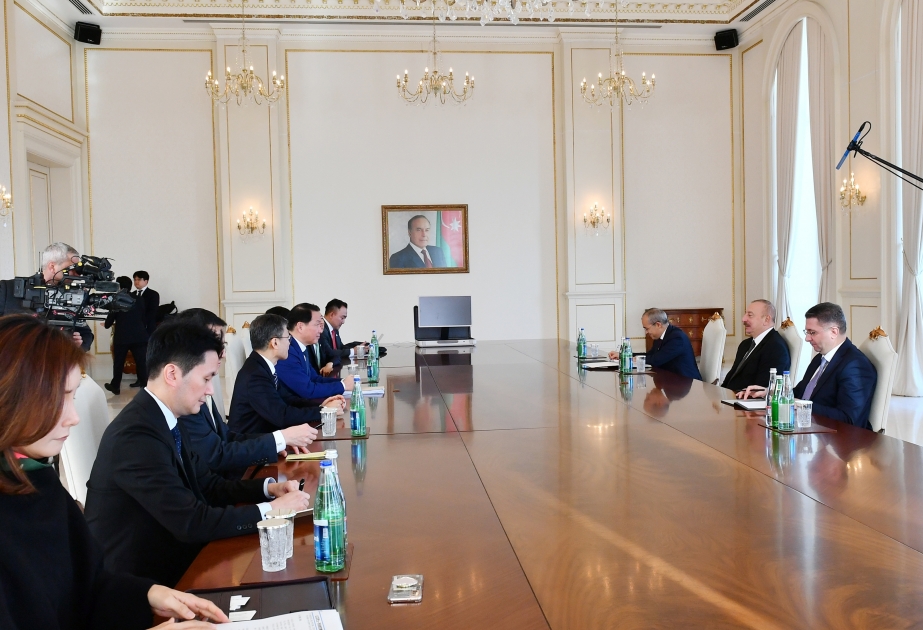 الرئيس إلهام علييف يلتقي رئيس غرفة التجارة والصناعة بجمهورية كوريا