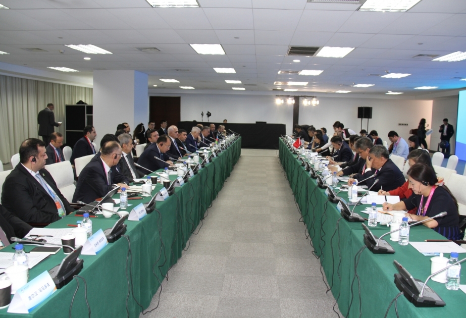 Se celebra en Shanghái una reunión de la comisión intergubernamental azerbaiyano-china de cooperación comercial y económica