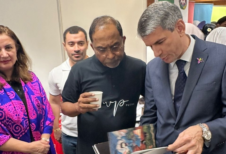 Azerbaijani pavilion launched at fair in Malaysia arouses great interest