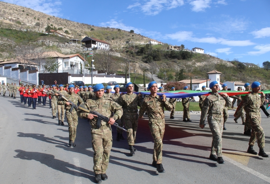 En Lachin se celebra la marcha de la bandera