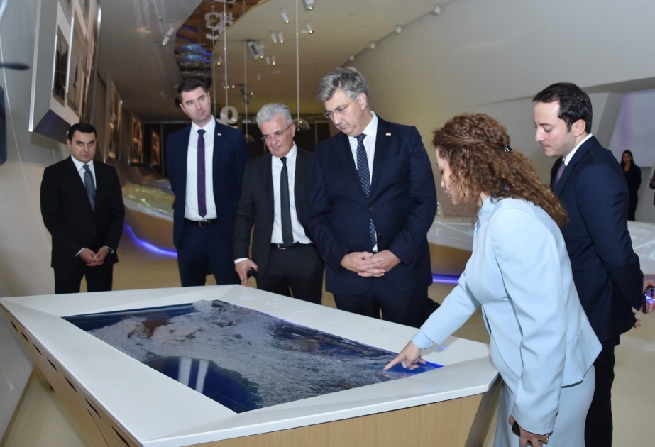 Primer Ministro croata visita el Centro Heydar Aliyev