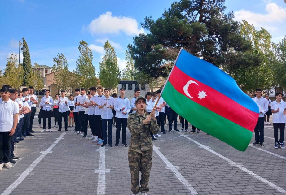 Təhsil müəssisələrində Zəfər Gününə həsr edilən tədbirlər keçirilib