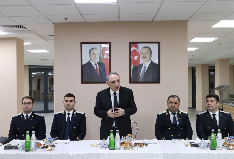 Kamran Əliyev Prokurorluğun veteranları ilə görüşüb