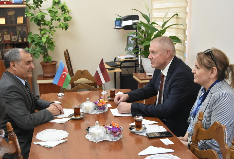 Las Bibliotecas Nacionales de Azerbaiyán y Letonia debaten la ampliación de su cooperación